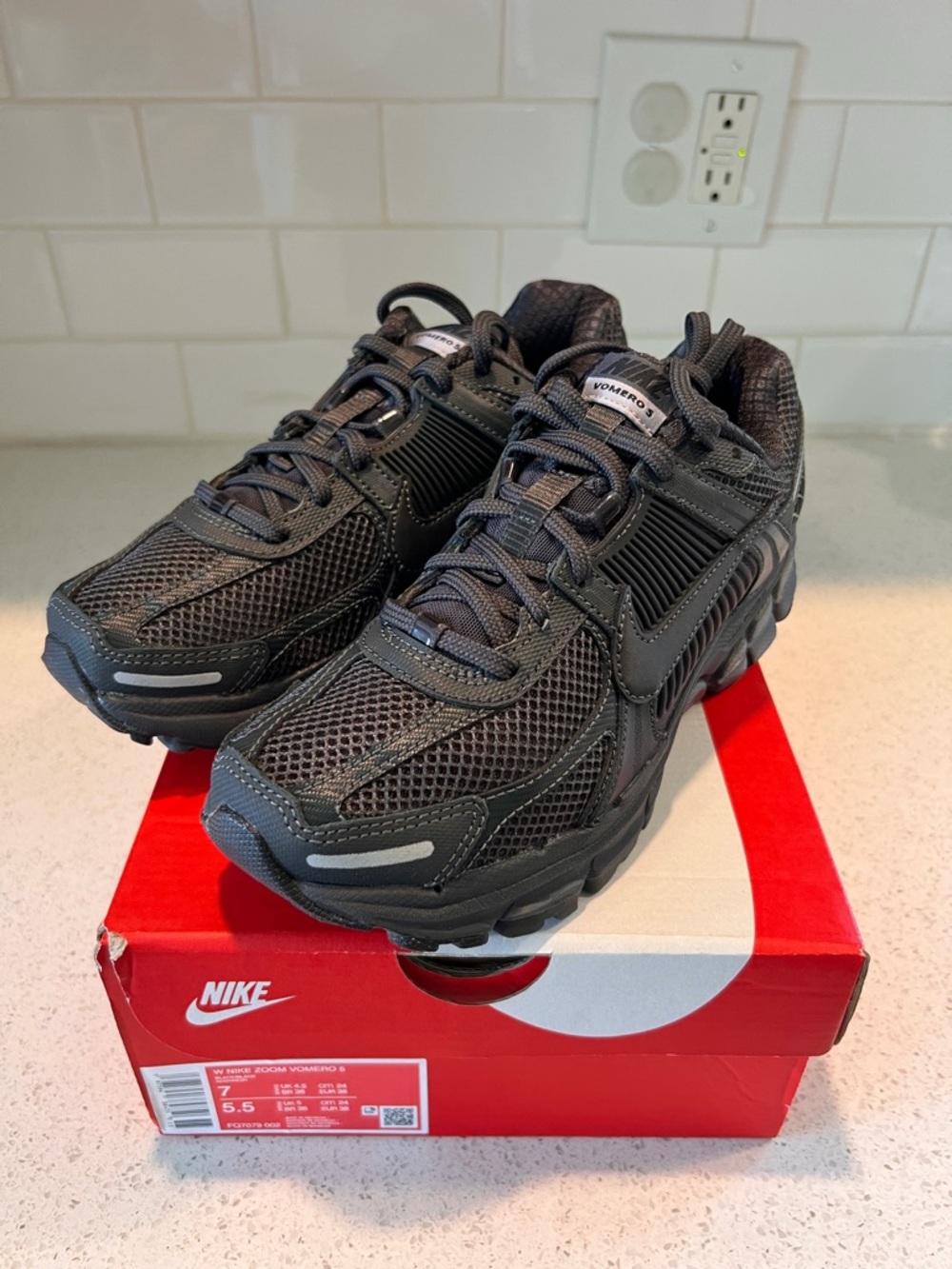 Nike Women’s Zoom Vomero 5